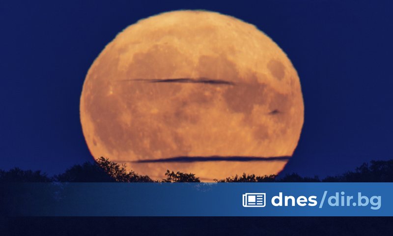 Снимка: БТА/АР Първото пълнолуние настъпи снощи в 21:31 ч. българско време,