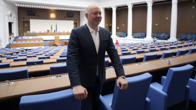 В края на последния си управленски мандат ГЕРБ премести парламента