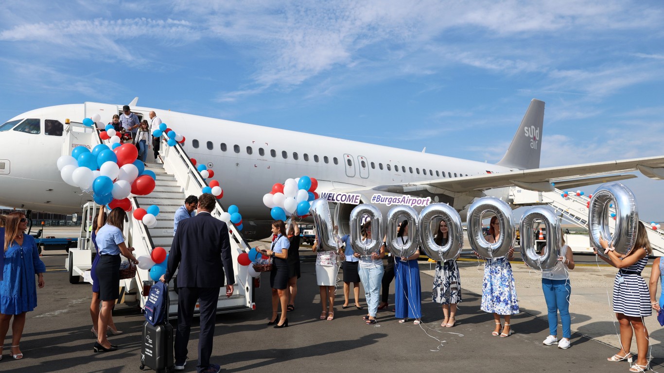 Летище Бургас посреща за първи път в историята си полет от Узбекистан