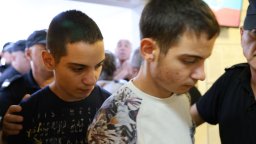 Единият близнак видял убийството на "приятеля си Димитър", вътрешният министър иска оставки