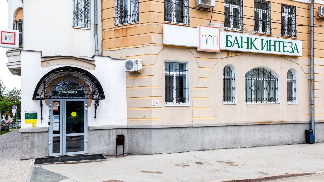 Най-голямата по активи италианска банка Intesa Sanpaolo затваря представителството си в Москва 