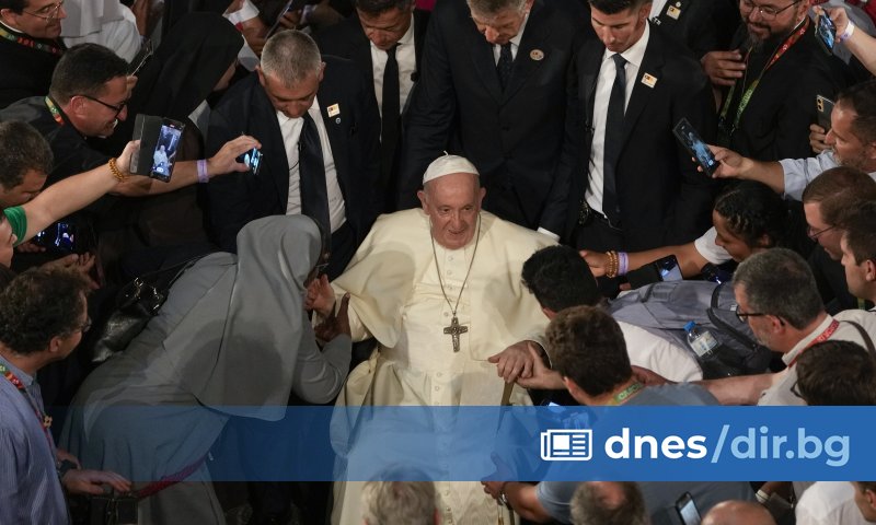 Снимка: Папата разясни думите си за Велика Русия, породили гняв и полемика
