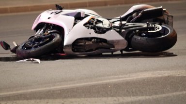 По предварителни данни лек автомобил с шофьор на възраст 83