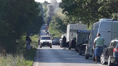 При произшествието автомобил се е блъснал в предпазна мантинела и