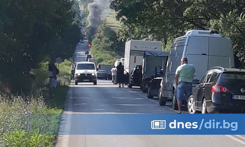 При произшествието автомобил се е блъснал в предпазна мантинела и