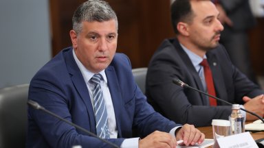 Министър Цеков обясни че през 2015 г е създадена пътна