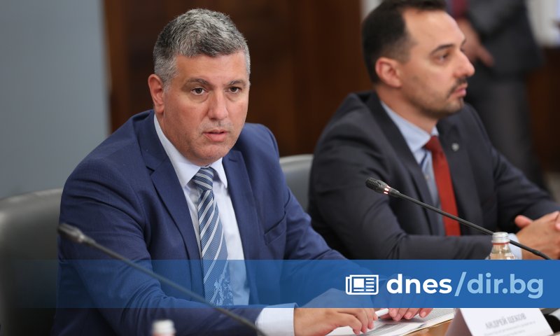 Министър Цеков обясни, че през 2015 г. е създадена пътна