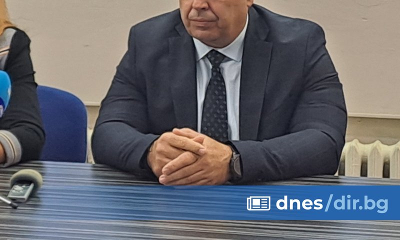 Костадинов не е уволнен от системата на МВР, а ще