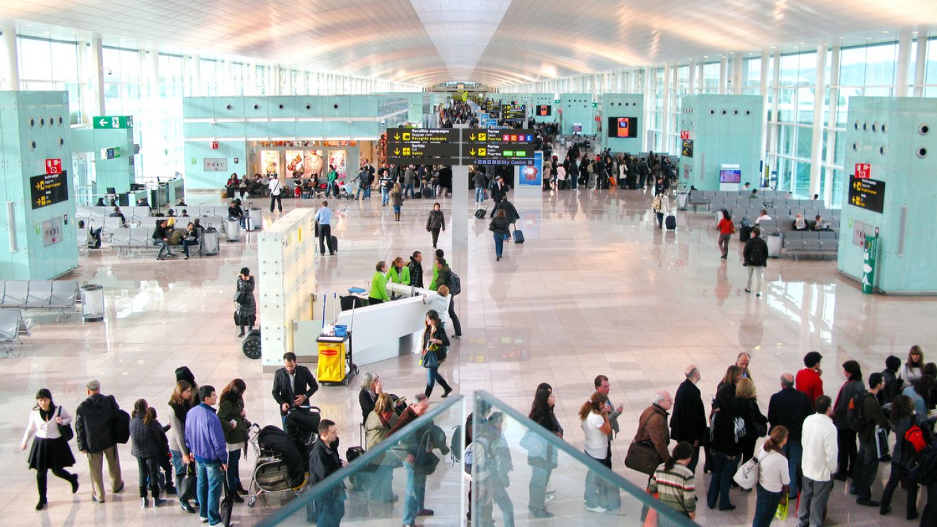 Двойка открадна чанта с бижута за милиони долара на летището в Барселона