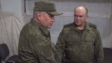 Шойгу изслуша доклад на военния командир генерал лейтенант Андрей Мордвичев