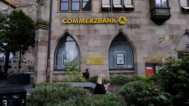 Commerzbank избра нов главен изпълнителен директор, докато Unicredit увеличава дела си