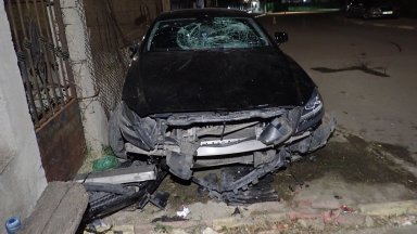 Управлявайки лек автомобил Мерцедес по улица Дунав в селото 21 годишният