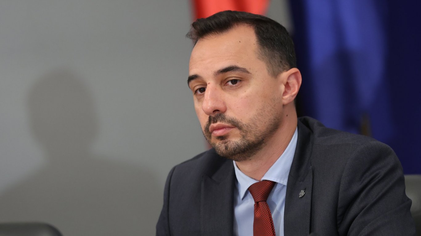 Богданов оряза възнагражденията на управите на държавните дружества