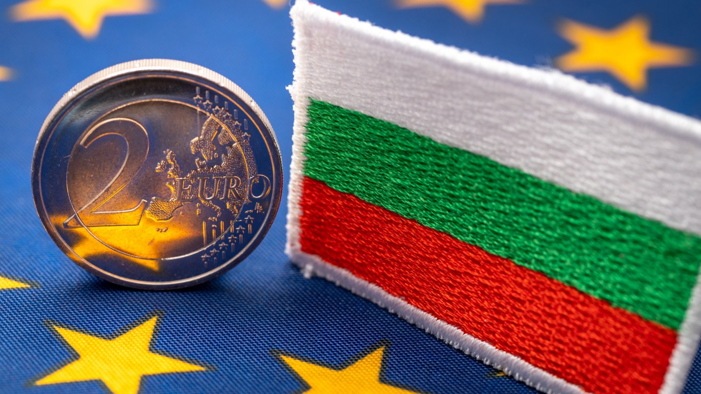 S&P Global Ratings: България вероятно ще влезе в еврозоната през следващите 2 г.