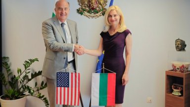  Зарица Динкова се срещна Кенет Мартен: България има потенциал да привлече повече американски туристи