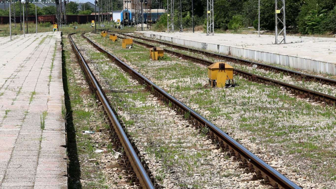 Бързият влак София-Бургас блъсна и уби жена край гарата в кв. "Свобода"
