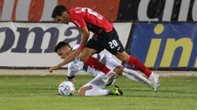 Бой по трибуните, феноменален гол и 3 точки за Локо София срещу Пирин
