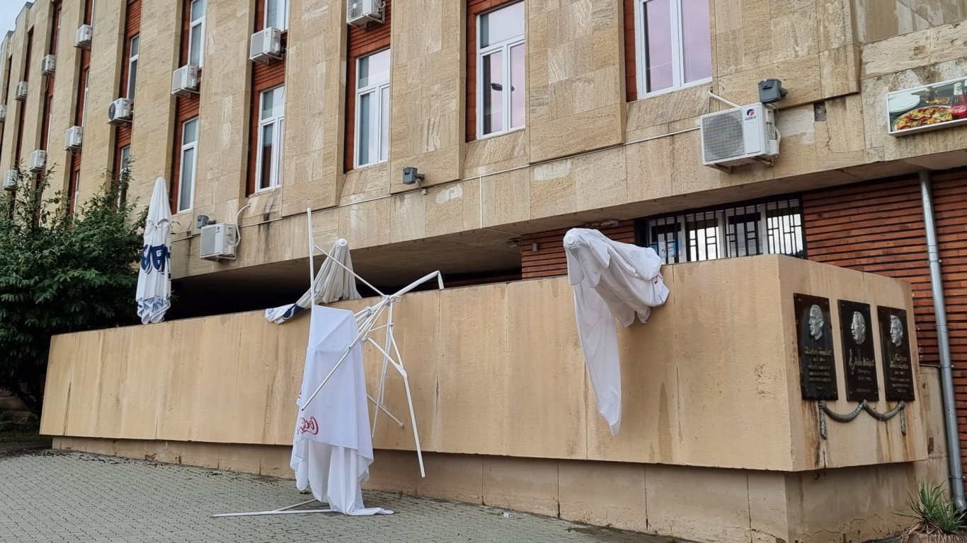 Кратка буря нанесе поражения в Сливен и Симеоновград 