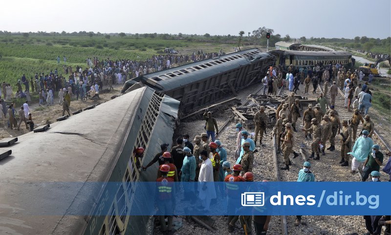 Движението по линията беше спряно и в двете посоки до
