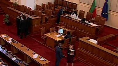 Няма не искам няма недей щом те желая ставам злодей