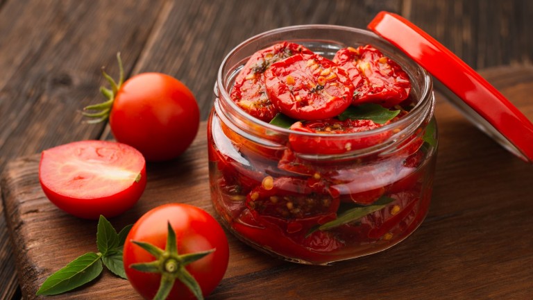 Да запечатаме сладкия вкус на доматите в зехтин
