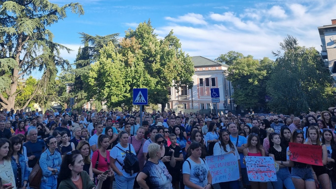 Втори национален протест срещу насилието над жени, искат оставката на Рашидов