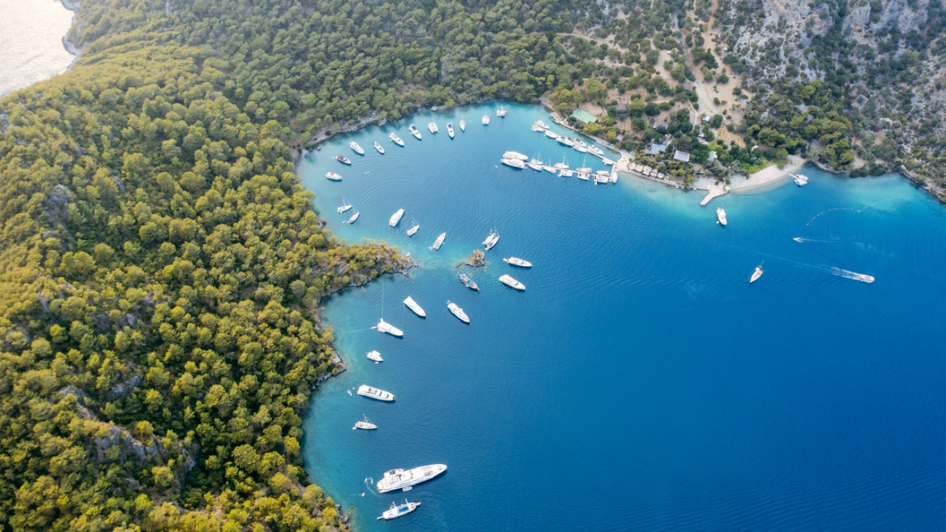 Турция си постави цел: 100 млрд. долара приходи в туризма