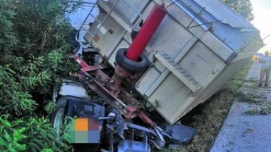 Сблъсък между микробус и камион край Омуртаг отне два живота, 3-ма са тежко ранени