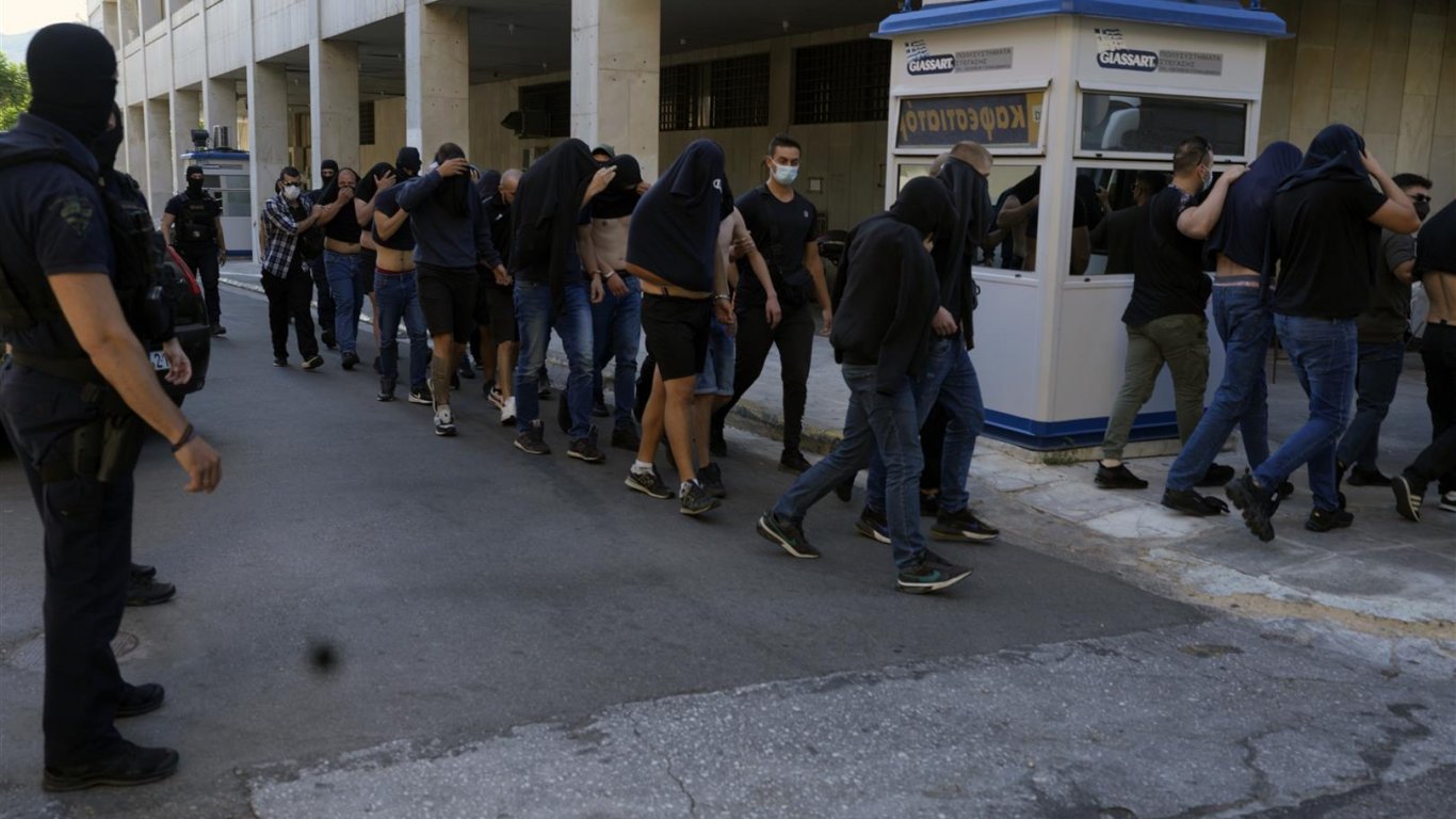 Прокуратурата повдигна обвинения на арестуваните след сблъсъците в Атина