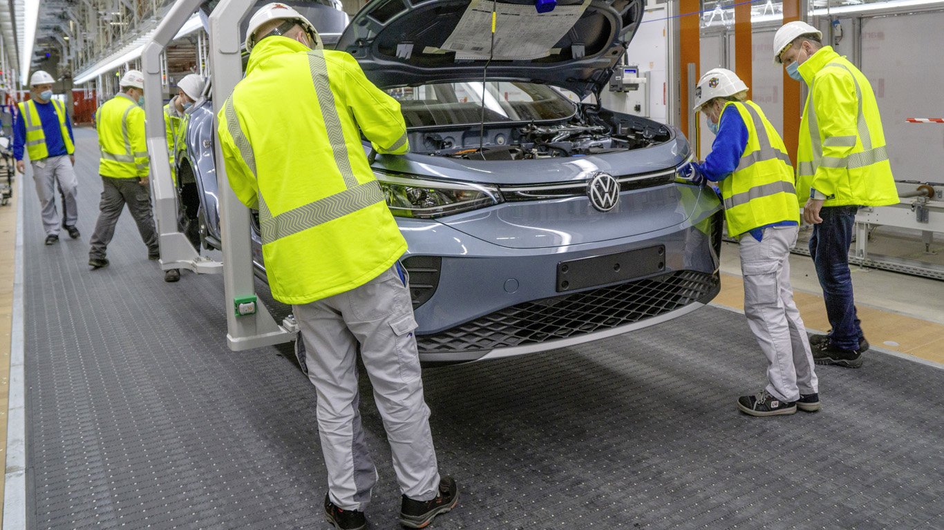 Volkswagen изпревари Tesla при продажбите на електромобили в Германия