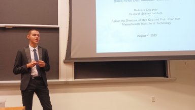 Чолаков е ученик в математическата гимназия Акад Кирил Попов в