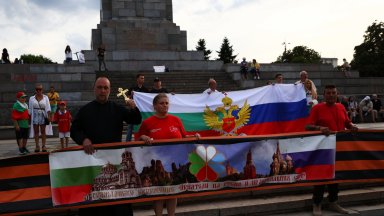 БСП и "Възраждане" се присъединиха към "опълчението", бранещо Паметника на Съветската армия