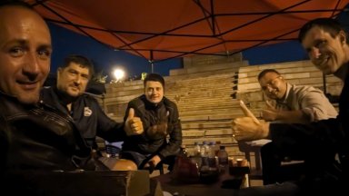 От Левицата направи палатков лагер срещу премахването на Паметника на