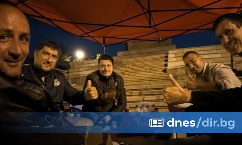 От Левицата! направи палатков лагер срещу премахването на Паметника на