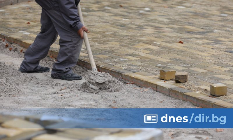 В участъка, в който са положени павета, в момента се