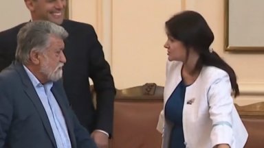 Няма не искам няма недей щом те желая ставам злодей