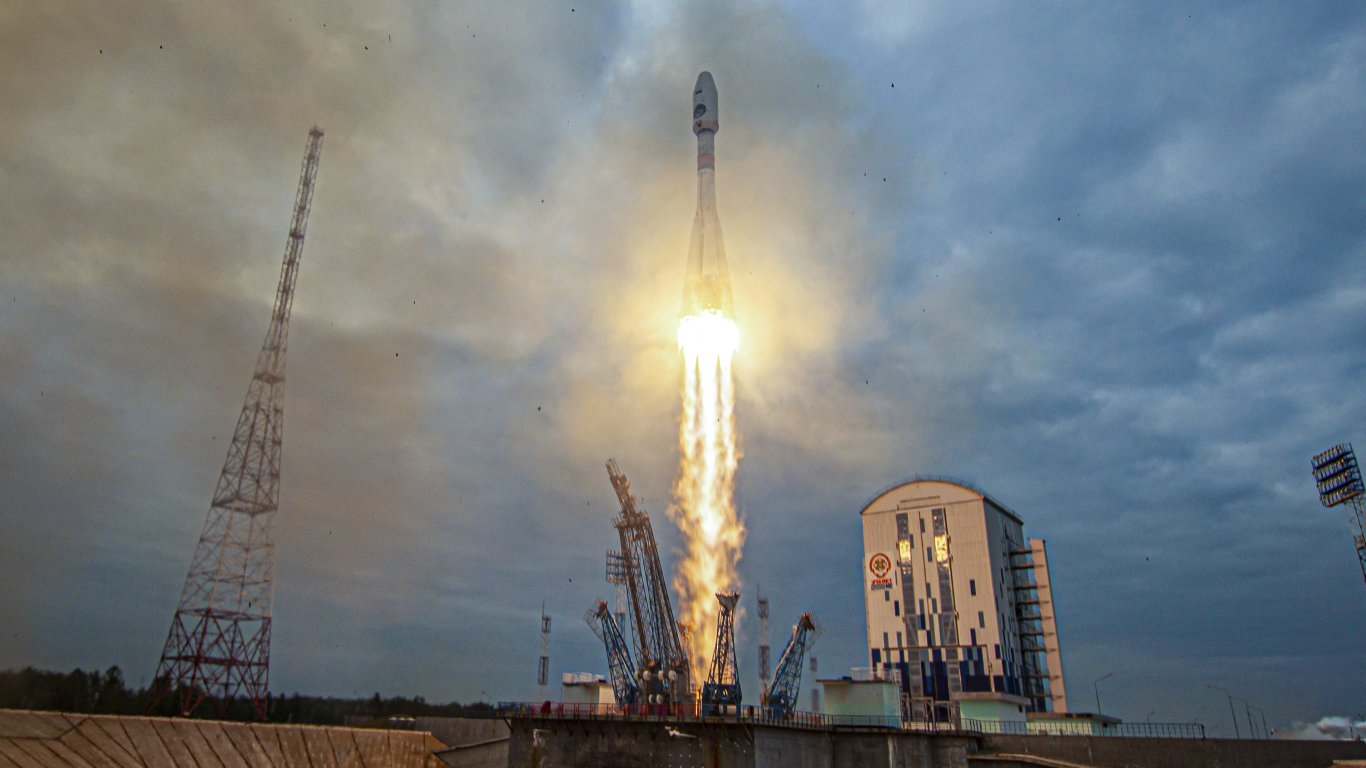 За първи път от 47 години: Русия изстреля космически кораб към Луната (снимки/видео)