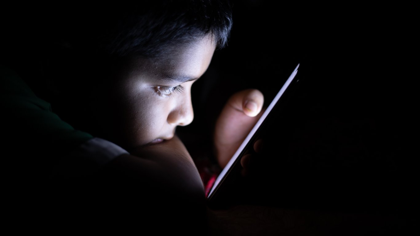 Голямо изследване анализира вредното влияние на екраните върху децата