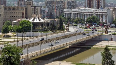 До 5 г. затвор грозят български шофьор на камион, опитал да подкупи полицаи в Скопие