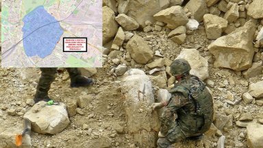 Полицията военните и градският транспорт помагат за евакуацията която е