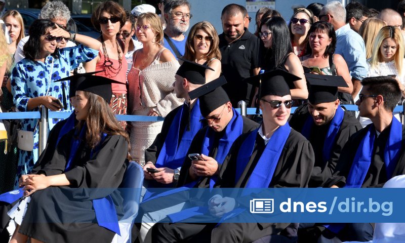 Крилатата мисъл от соцфолклора Учи, баба, за да не работиш