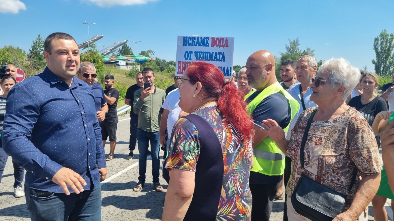 Заради безводието жители на Омуртаг отново блокираха главния път София – Варна