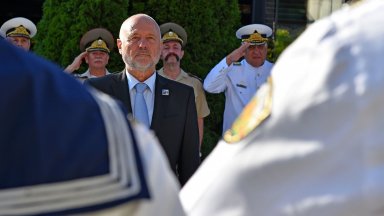 Министърът коментира че още през тази година е осигурено повишение