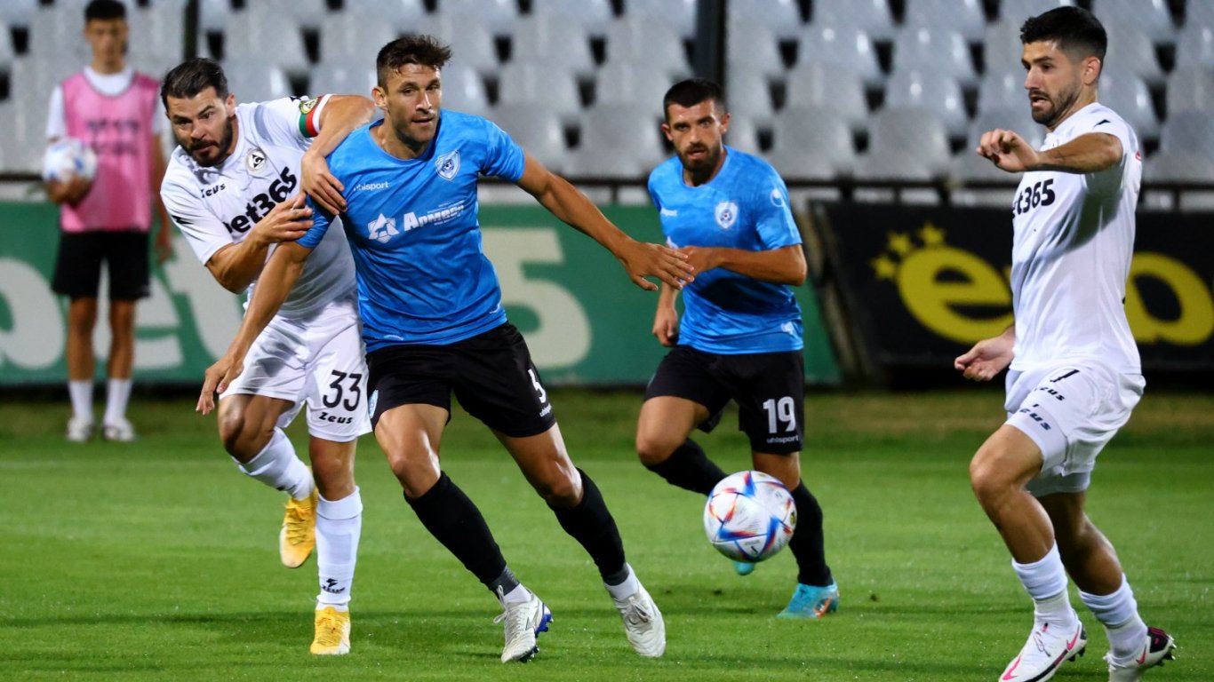 "Моряците" удавиха Славия с пет гола за четвърта поредна победа