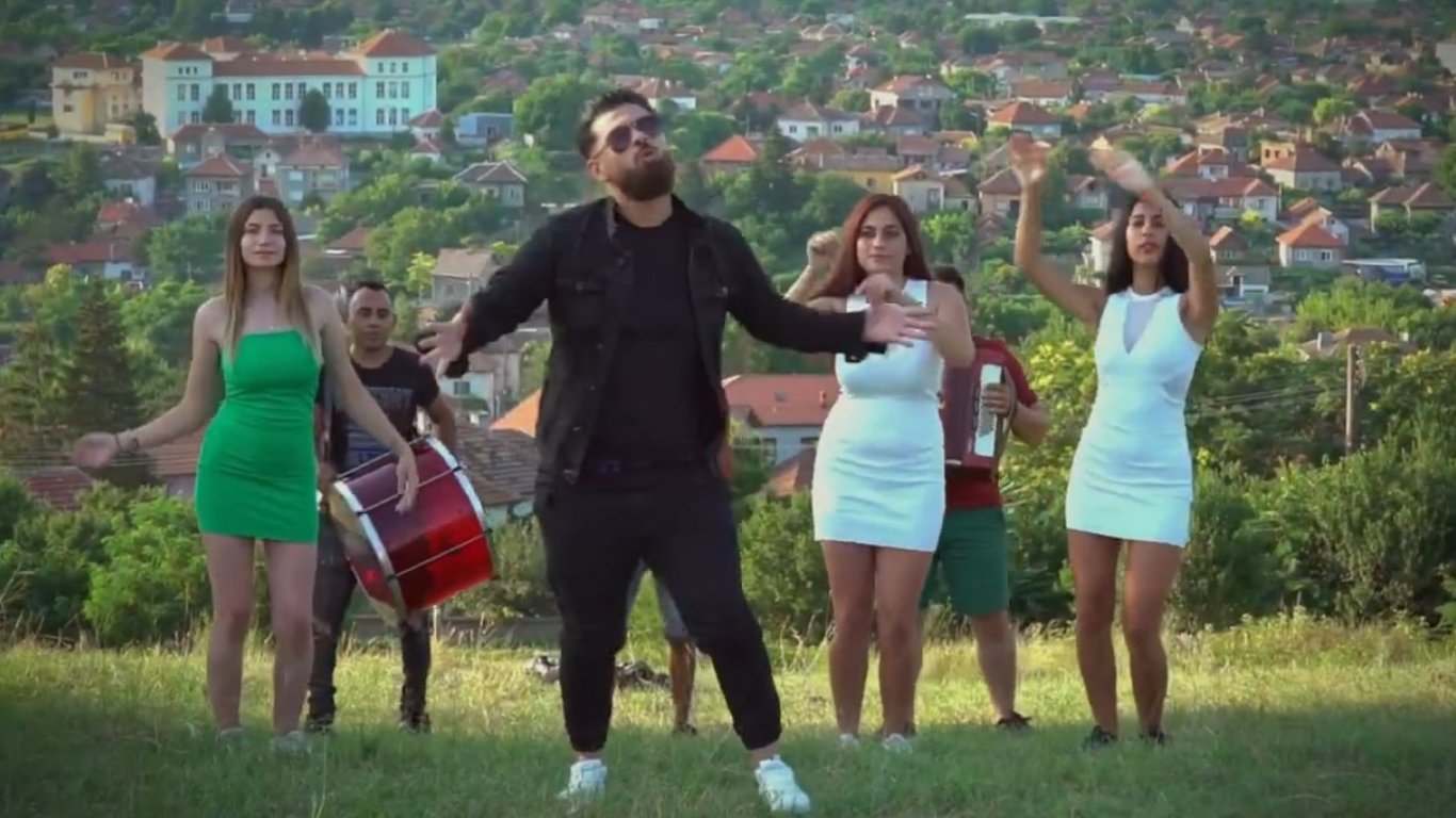 Кавър-кючек на "Моя страна, моя България" скандализира социалните мрежи, свалиха песента
