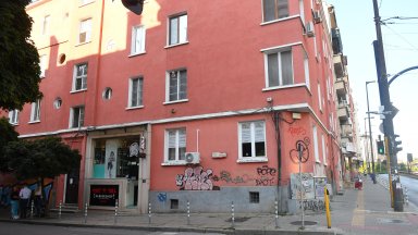 От съобщението става известно че са задържани двама души