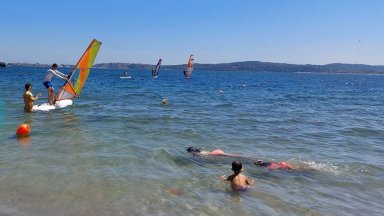 Водите на само 4 плажа от 11 отговарят на количествения