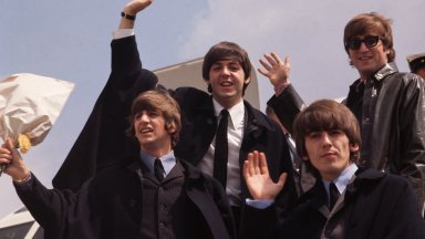 "Последната" нова песен на The Beatles е напът да стане 18-ият хит сингъл номер 1 на групата