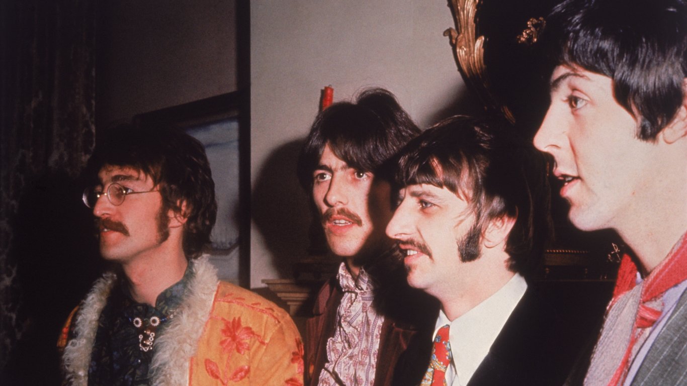 Продават автографи на The Beatles срещу 100 000 долара 