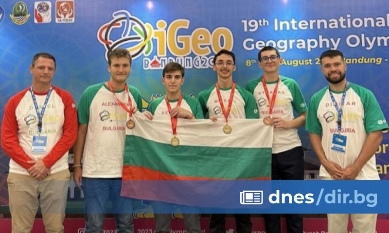 Младежите преминаха през тест, работа на терен и мултимедиен изпит.
Момчетата